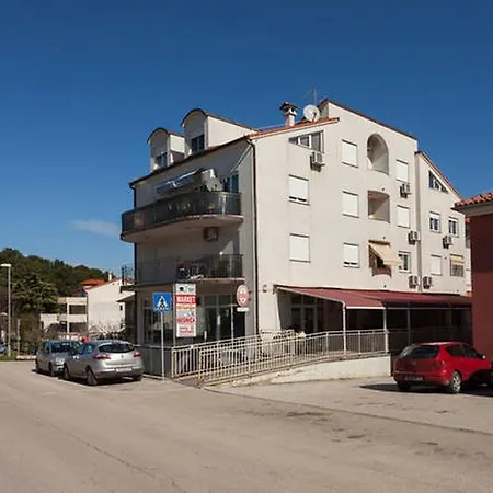 Leona Apartament