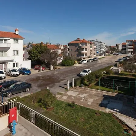 Apartament Leona *