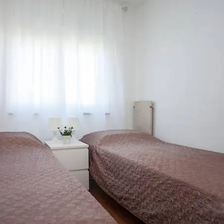 Apartament Leona